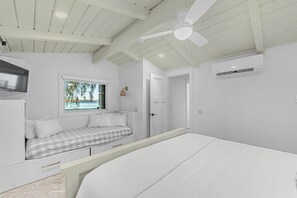 2 bedrooms, iron/ironing board, WiFi, bed sheets - The Cozy Crystal Cottage - Dogs OK (Beulah)