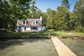 Exterior - Little Glen Cottage|Lakefront|Hot Tub|Dog Friendly (Empire)