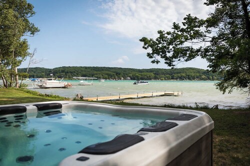 Little Glen Cottage|Lakefront|Hot Tub|Dog Friendly