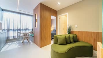 Deluxe-Apartment, Veranda, Stadtblick | Wohnzimmer