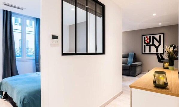 Iron/ironing board, bed sheets - Modern 2-room Apartment, Close to Beaches and the Convention Center (Cannes)