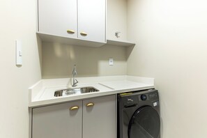 Comfort Apartment, Balcony, City View | Laundry - Sunny Flats 305 - Piscina Bombinhas (Bombinhas)