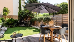 Outdoor dining - Apartment in Palm Beach Near Croisette (Cannes)