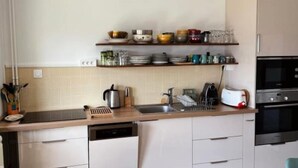 Coffee/tea maker, fridge, microwave, oven - Apartment in Aix-les-bains With Lake View (Aix-les-Bains)