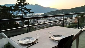 Outdoor dining - Apartment in Aix-les-bains With Lake View (Aix-les-Bains)