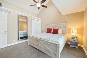 2 makuuhuonetta, työpöytä, silitysrauta/-lauta, Wi-Fi