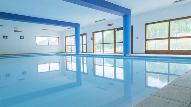 Pool - Apartment in Les Orres by Ski Slopes (Les Orres)