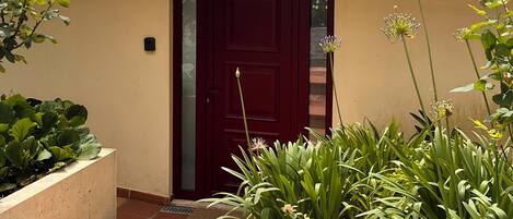 Familienhaus, Balkon, Bergblick | Außendetails
