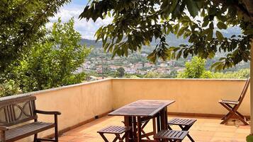 Family House, Balcony, Mountain View | Outdoor dining