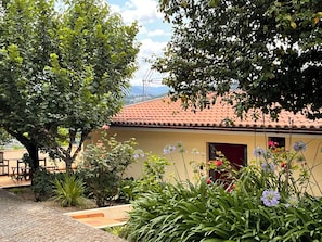 Casa família, sacada, vista para a montanha | Área da propriedade