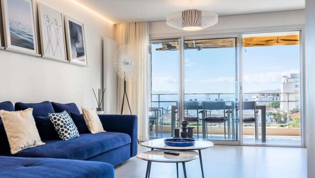 Living area - 4-room Apartment With sea View, Terrace and Parking (Cannes)