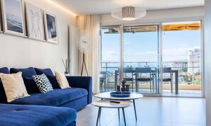 Living area - 4-room Apartment With sea View, Terrace and Parking (Cannes)