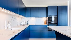 Private kitchen - 4-room Apartment With sea View, Terrace and Parking (Cannes)