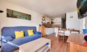 Living area - 3-room Apartment for 6 People - Comfort (Bagnères-de-Bigorre)