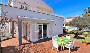 تناول الطعام بالخارج