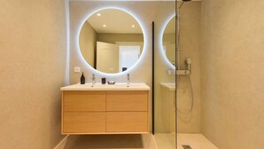Hair dryer, towels - Apartment in Golfe-juan With Sea View (Vallauris)