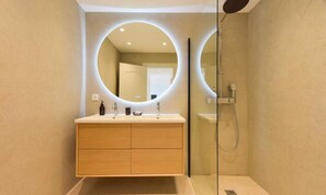 Hair dryer, towels - Apartment in Golfe-juan With Sea View (Vallauris)