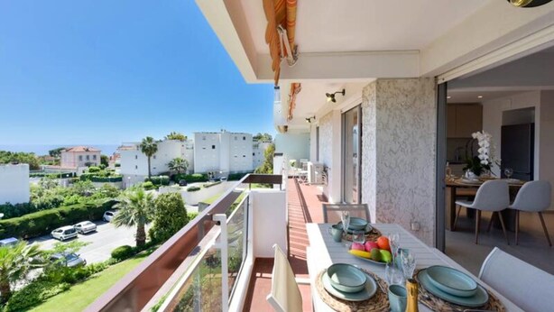 Outdoor dining - Apartment in Golfe-juan With Sea View (Vallauris)