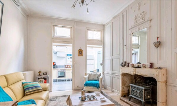 Interior - The Atypical, City Center, Lr102 (La Rochelle)