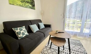 Living area - Apartments for 6 People (Avene)