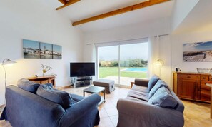 Living area - Villa Near Coex With Heated Pool & Golf (L'Aiguillon-sur-Vie)