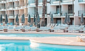 Pool - Standard Studio for 2 Adults + 1 Child (Antibes)