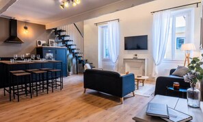 Living area - Rare! Stylish Duplex in the Heart of the City (Cannes)