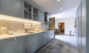 Fridge, microwave, oven, coffee/tea maker - Nomad's Family - 4bdr Country House Macieira (Santa Maria da Feira)