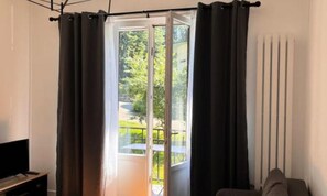 Living area - Apartment in Aix-les-bains by Parc Floral (Aix-les-Bains)