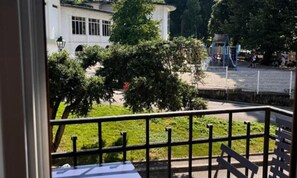 Property grounds - Apartment in Aix-les-bains by Parc Floral (Aix-les-Bains)