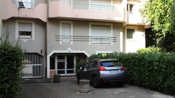Unclassified image, 1 of 2, button - Apartment in Aix-les-bains Near Lake Bourget (Aix-les-Bains)