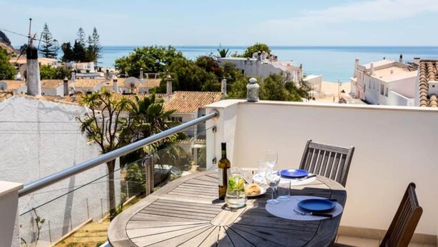 Outdoor dining - Apartment in Luz Near Stunning Beach (Lagos)