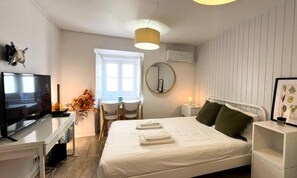 Iron/ironing board, bed sheets - Nomad's Lisbon Castello Flats 1st Floor (Lisbon)