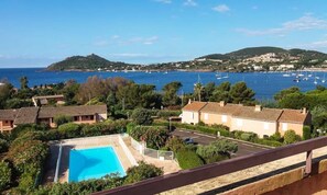 Outdoor pool - Apartment in Agay With Sea & Pool Views (Saint-Raphael)