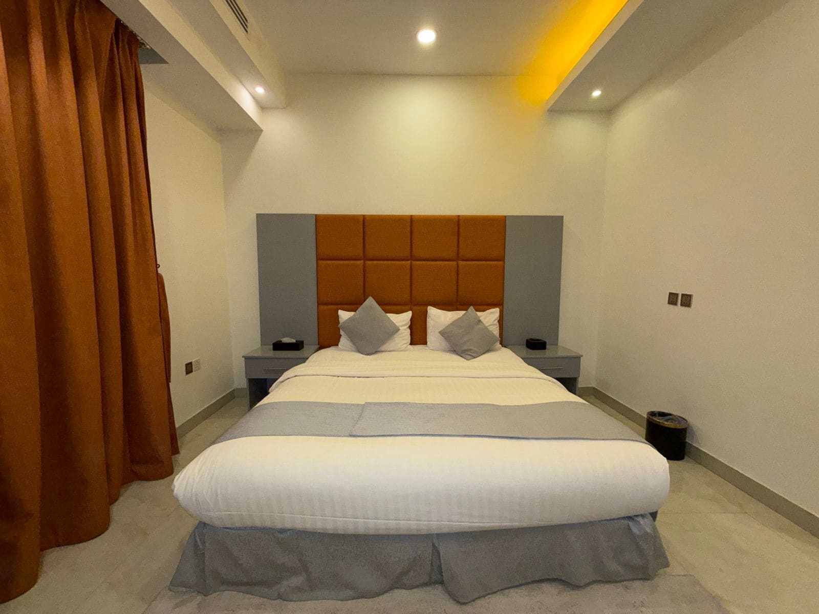 Studio – basic | Blendingsgardiner, strykejern/-brett og wi-fi (inkludert)