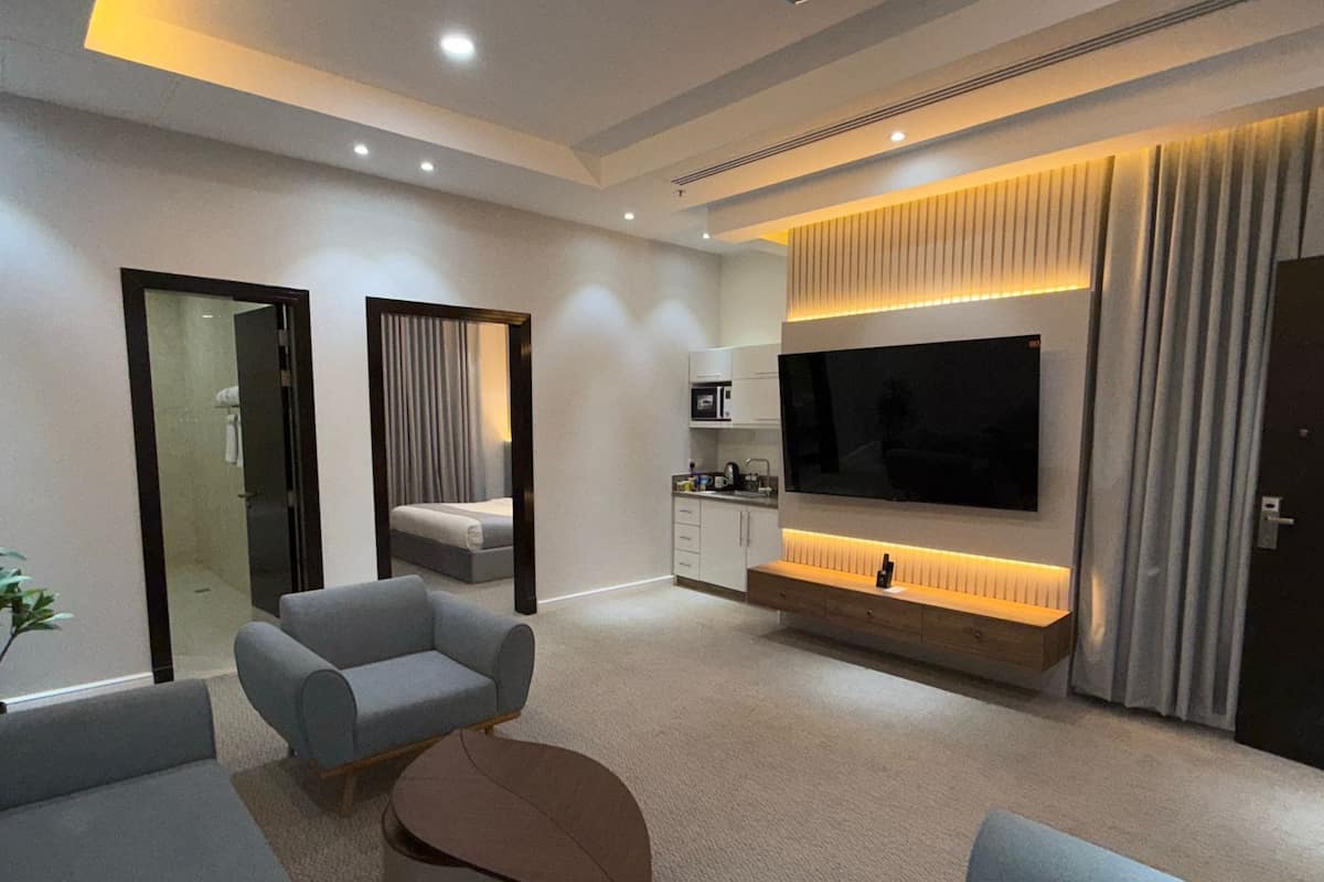 Luxury Suite | Langsir/tirai gelap terus, seterika/papan seterika, Wi-fi percuma