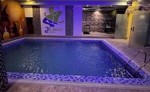 3 من حمّامات السباحة الخارجية