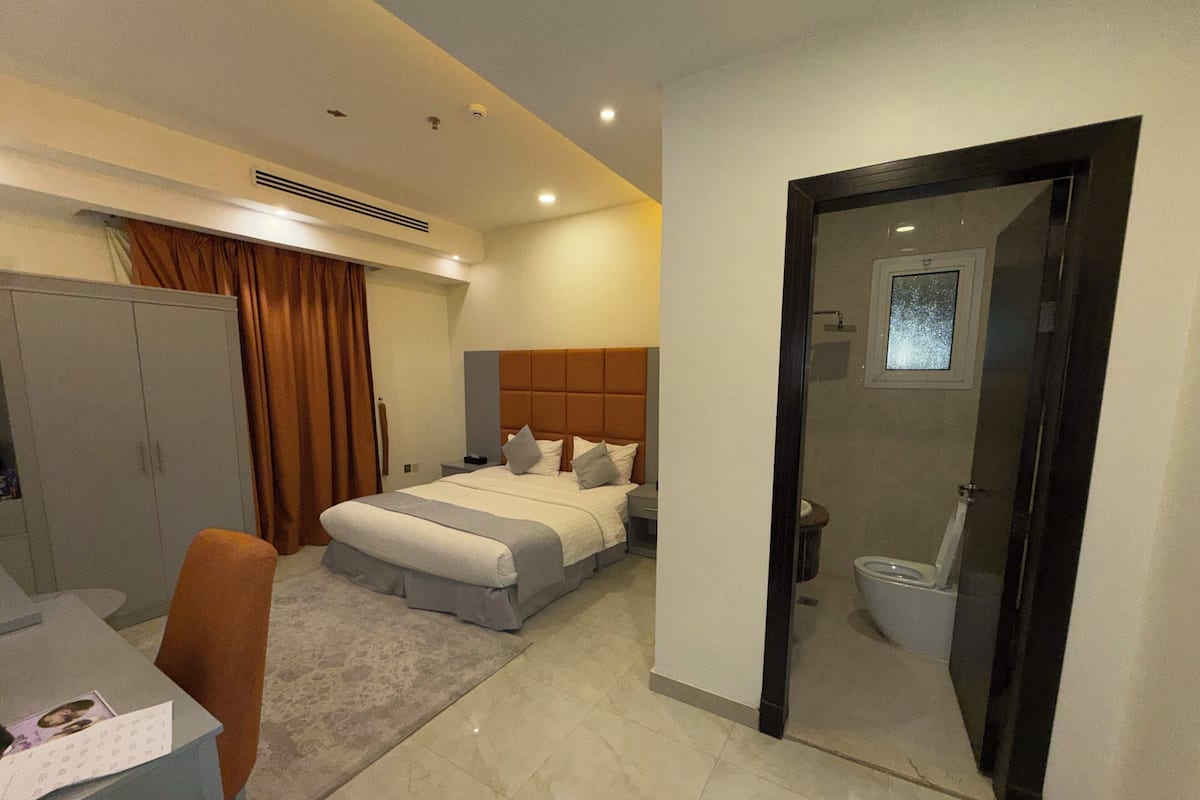 Basic Studio | Langsir/tirai gelap terus, seterika/papan seterika, Wi-fi percuma