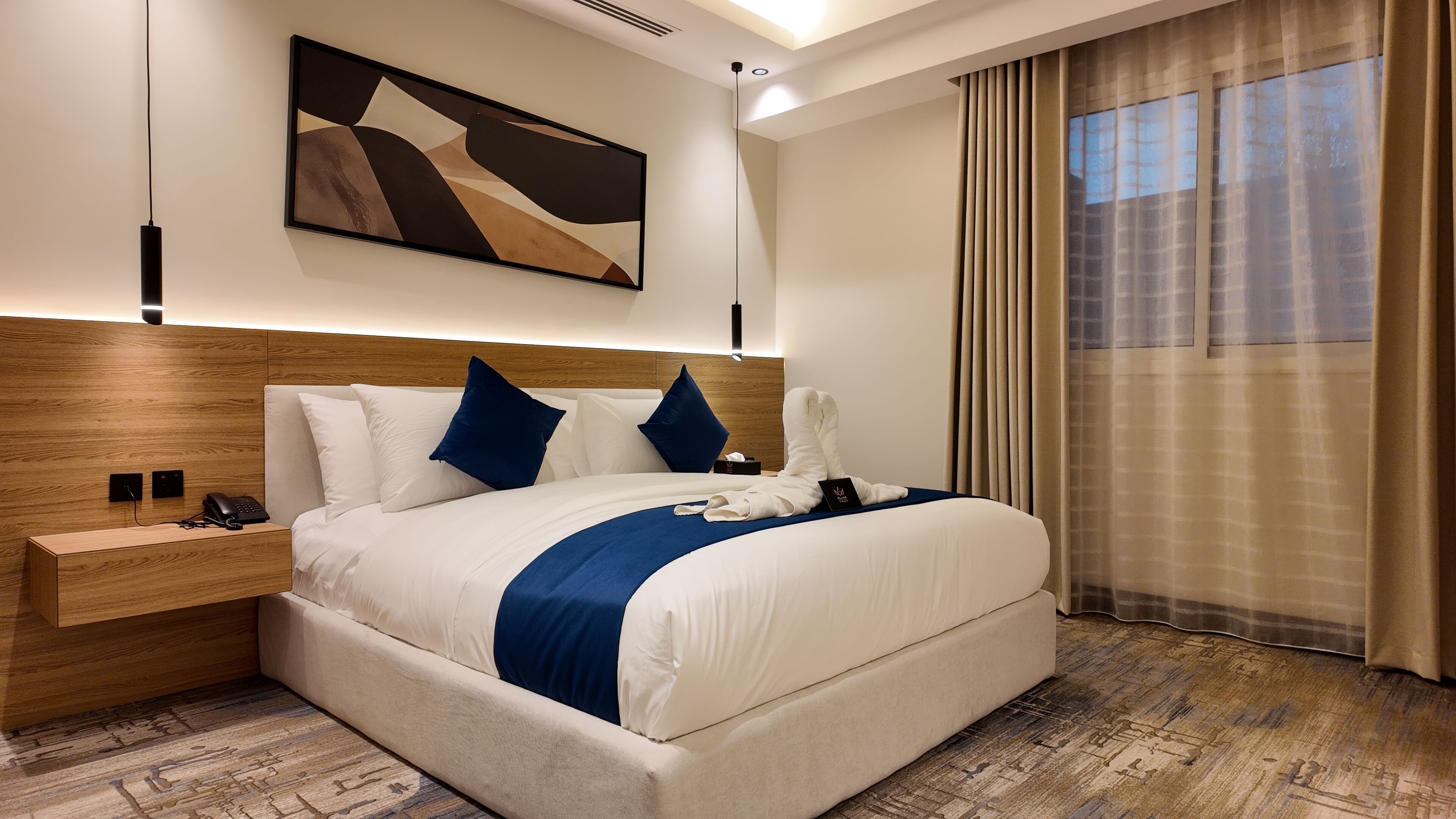 Deluxe Studio Suite | Blackout drapes, iron/ironing board, free WiFi