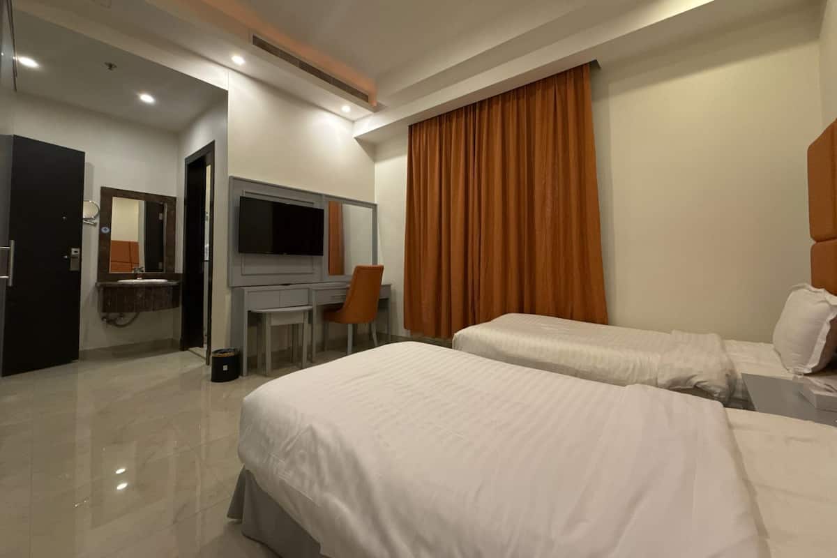 Basic Studio | Langsir/tirai gelap terus, seterika/papan seterika, Wi-fi percuma