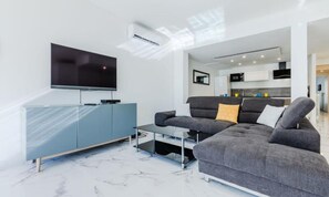 Apartment | Living area - Apartment in Cannes With Stunning Sea View (Cannes)
