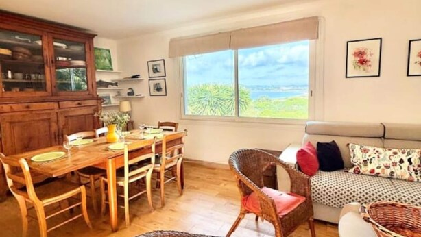 Living area - Apartment in Giens Near Almanarre Beach (Hyères)