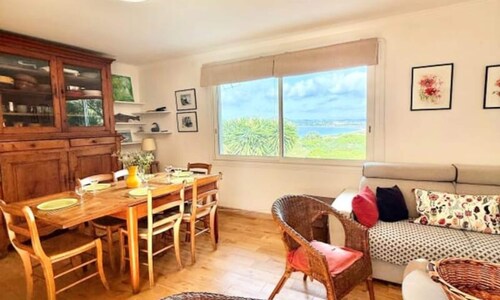 Apartment in Giens Near Almanarre Beach