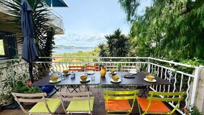 Outdoor dining - Apartment in Giens Near Almanarre Beach (Hyères)
