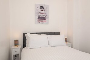 2 bedrooms, iron/ironing board, WiFi, bed sheets - Trafalgar Terrace (Darlington)