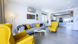 Living area - Apartments for 4 People (Lagos)