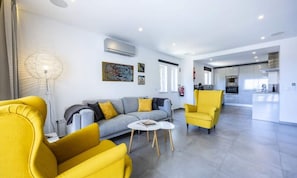 Living area - Apartments for 4 People (Lagos)