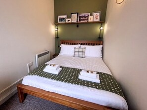 1 bedroom, iron/ironing board, free WiFi, bed sheets - Pass the Keys | Cosy & Romantic Getaway with Hot Tub (Whithorn)
