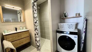 Apartment | Bilik Mandi