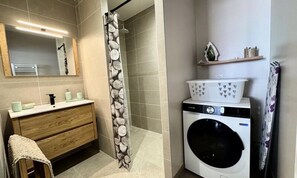 Apartment | Bathroom - House Near Formigueres Ski Slopes (Formigueres)